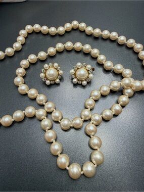 Vintage Marvella Cream Pearl Necklace and clip Earrings Set #46set